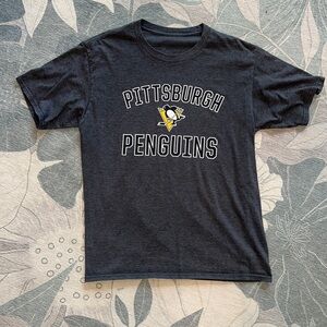 Pittsburgh Penguins Tshirt - Sz Large. 50/50 blend-super soft. Great condition!